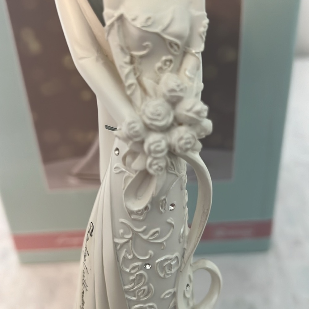 🆕Gina Free-hill collection Wedding EMBRACE CAKE TOPPER Polyresin Bride Groom - Picture 11 of 13